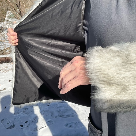 NWOT Mid Length contrast color Faux Fox FUR Coat - Picture 10 of 11